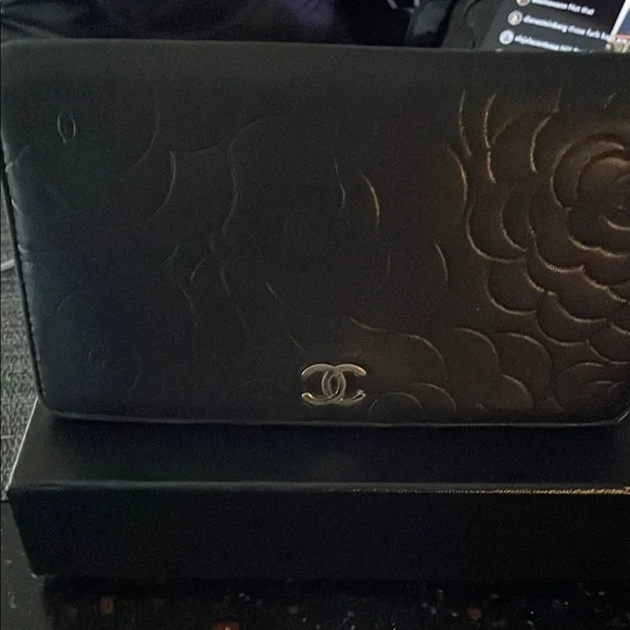 CHANEL Black Floral Embossed Wallet silver inside no Coin residue,Camilla - Picture 3 of 9